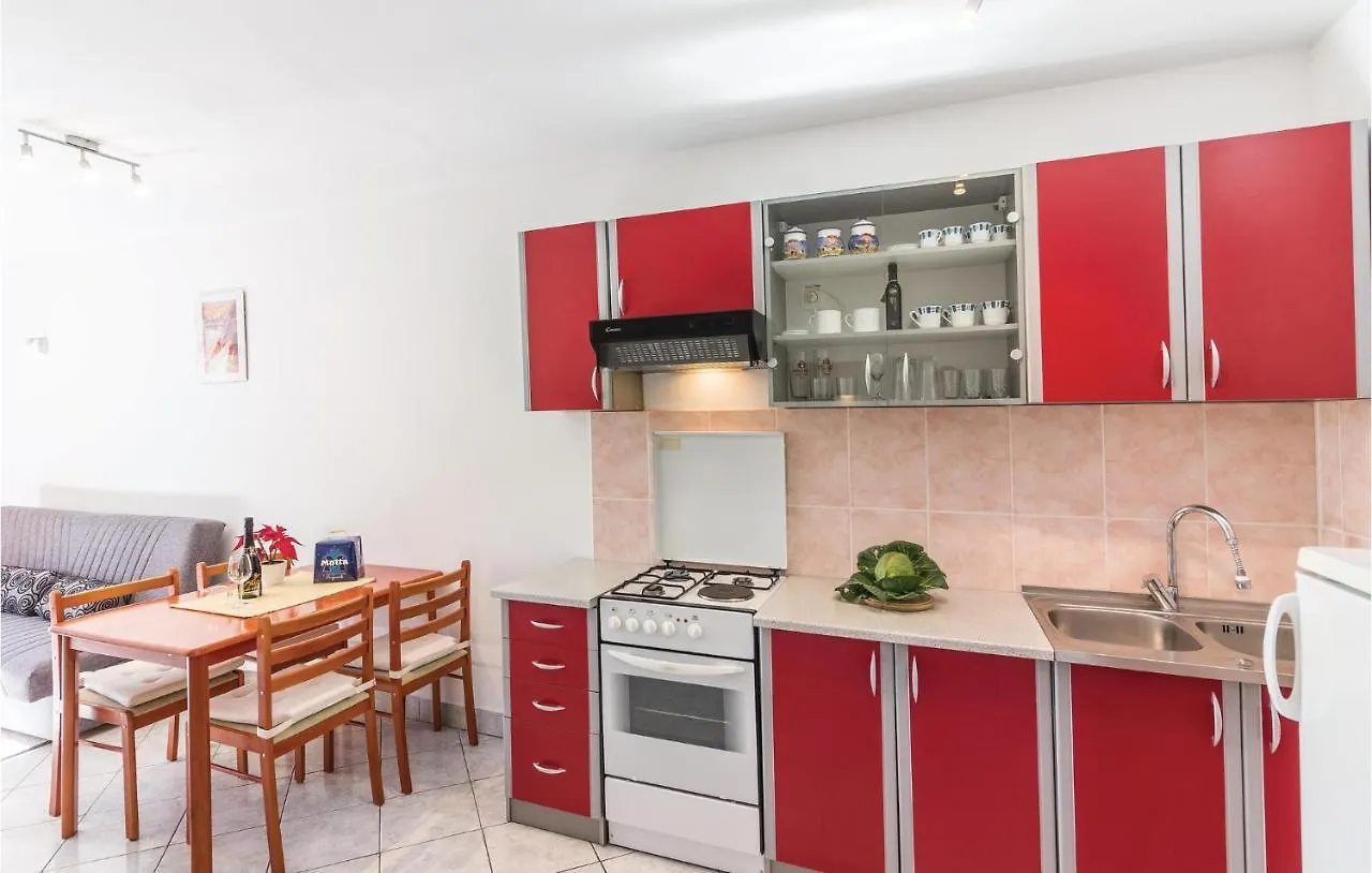 Cozy Apartment In Vodnjan With Wifi 0*,