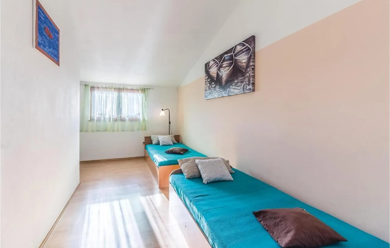 Cozy Apartment In Vodnjan With Wifi