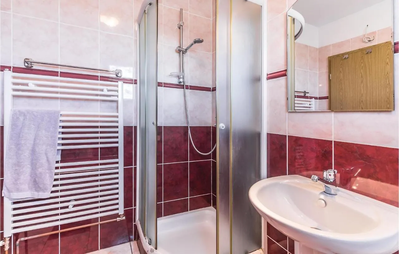 Cozy Apartment In Vodnjan With Wifi 0*,